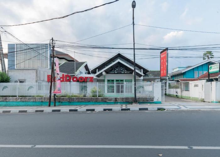 RedDoorz @ Jalan R.E. Martadinata Sukabumi