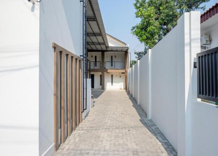RedDoorz Plus Syariah near Stasiun Tegal 2
