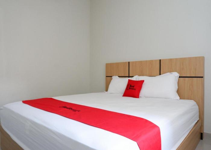 RedDoorz Syariah near Mutiara SIS Al Jufrie Airport Palu 2