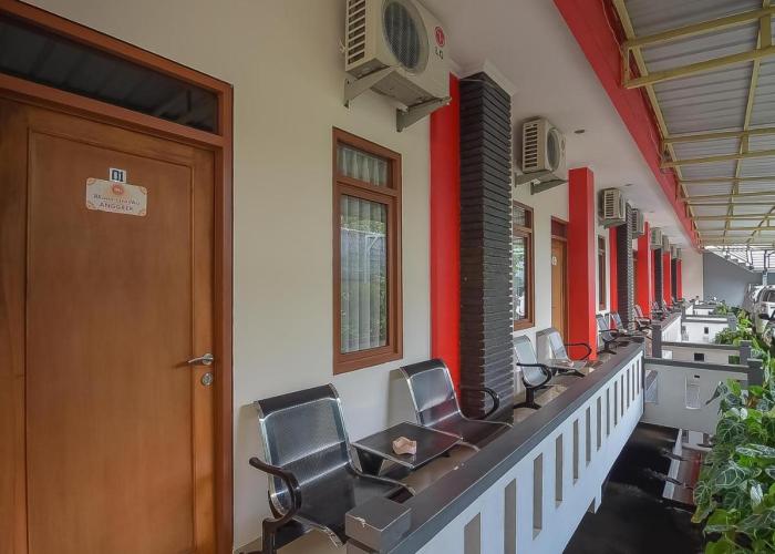 RedDoorz near IPDN 2
