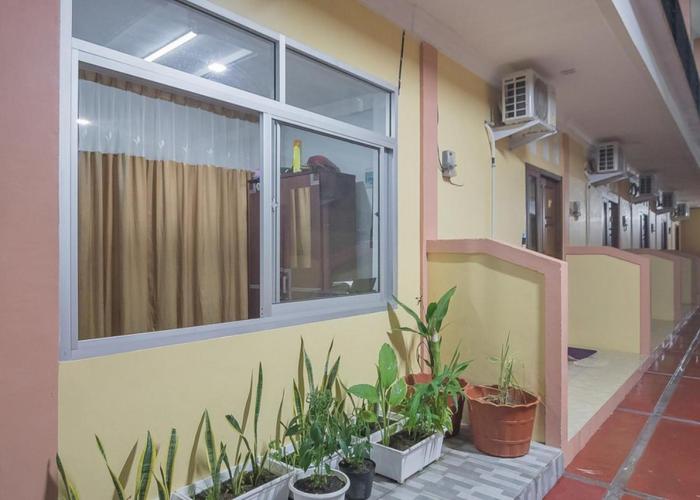 RedDoorz near RSUD Dr. Abdul Aziz