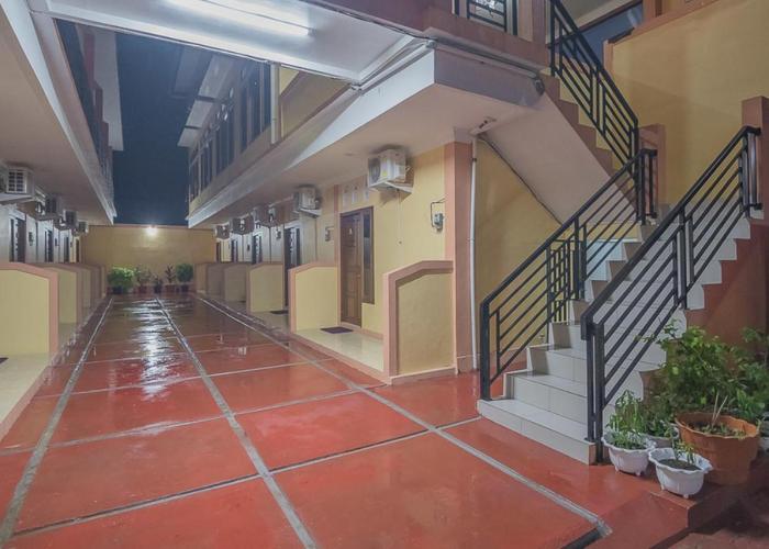 RedDoorz near RSUD Dr. Abdul Aziz