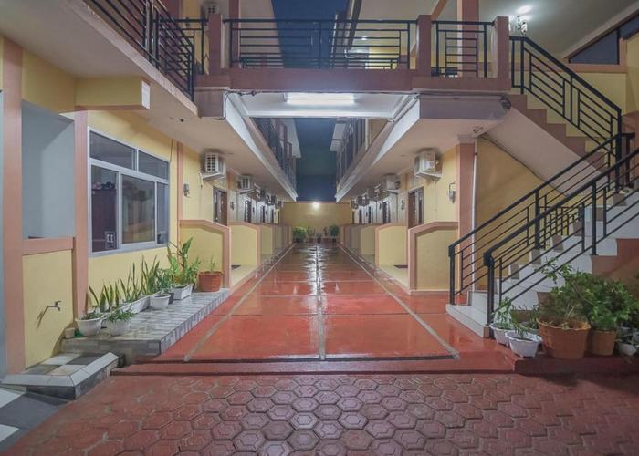 RedDoorz near RSUD Dr. Abdul Aziz