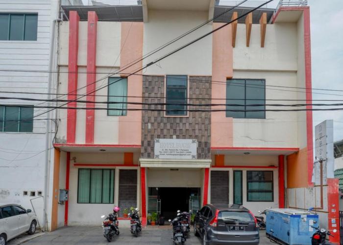 RedDoorz near Monumen Habibi Ainun