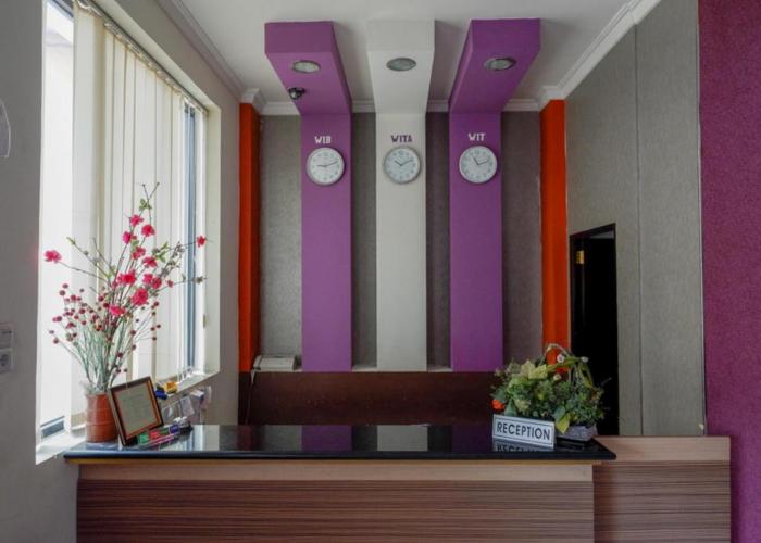 RedDoorz near Monumen Habibi Ainun