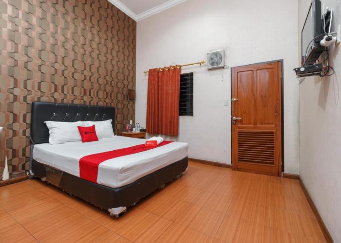 RedDoorz near Danau Toba Parapat