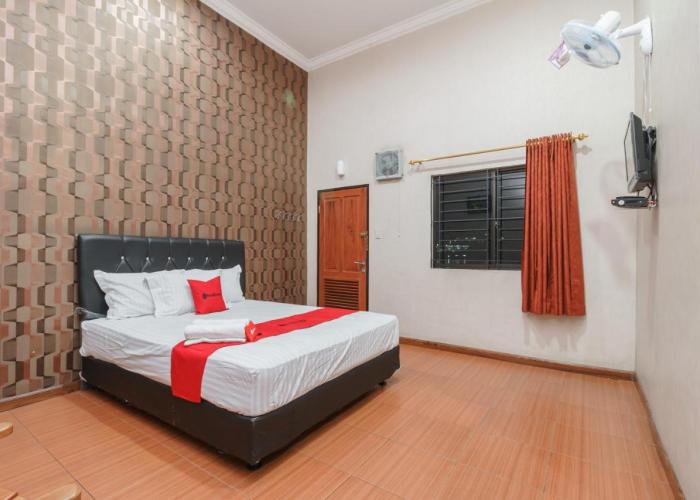 RedDoorz near Danau Toba Parapat
