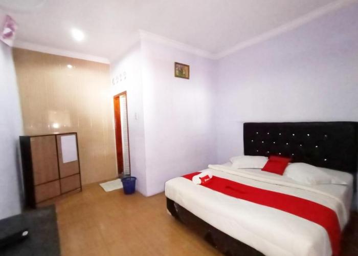 RedDoorz near Danau Toba Parapat