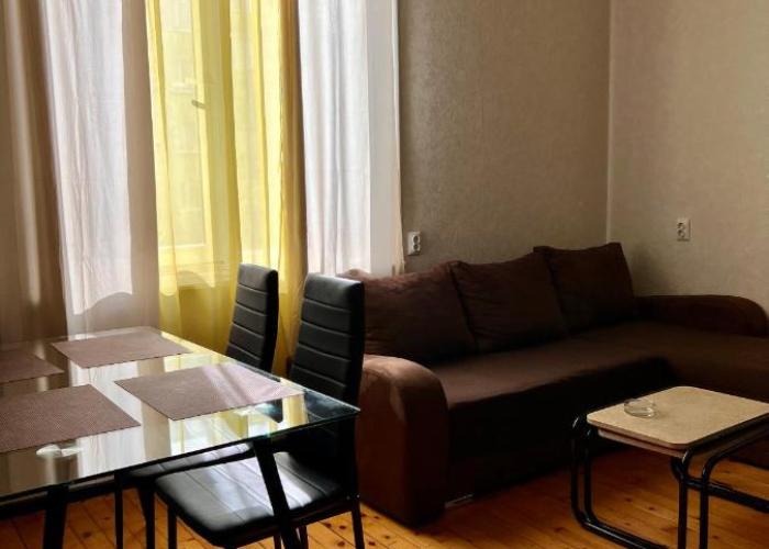 Serdika station, bright and cozy apartment