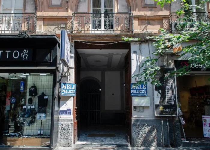 Napoli's Gold Hotel