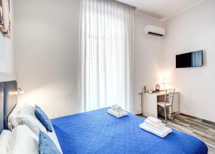 Napoli's Gold Hotel