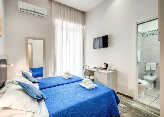Napoli's Gold Hotel