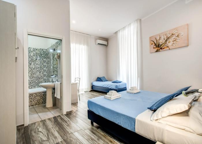 Napoli's Gold Hotel