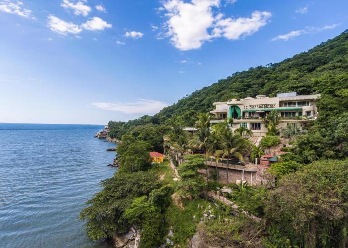 Boca de Tomatlán Ocean Frontage luxury Villa for rent