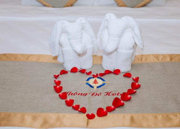 Thông Đỏ Hotel