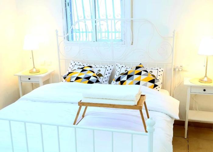 Bright Renovated Room Close to Everything