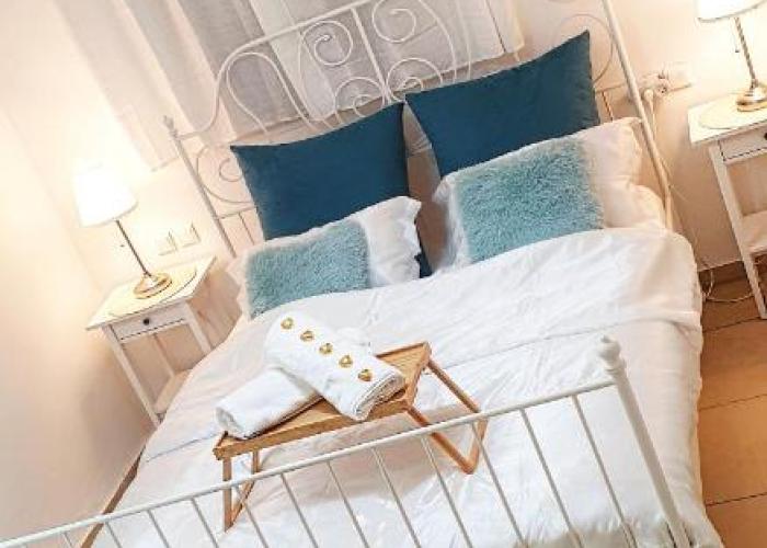Bright Renovated Room Close to Everything