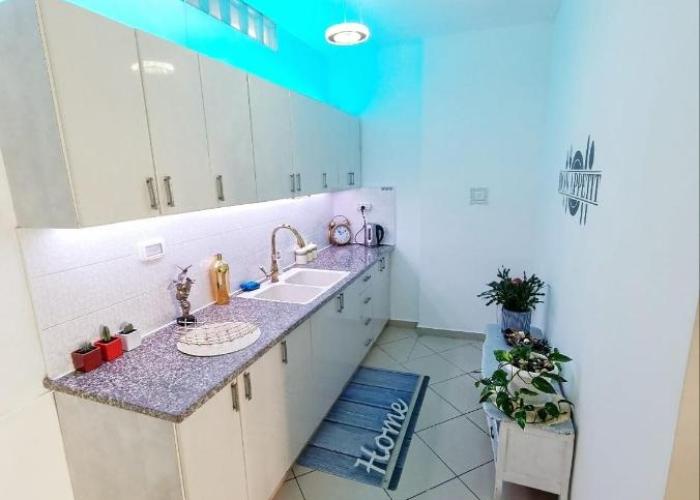 Bright Renovated Room Close to Everything