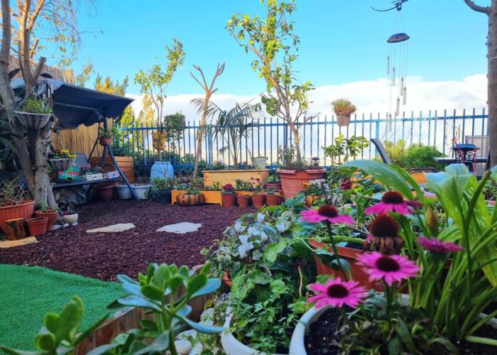 Pleasant Cozy Sunny Room with Garden