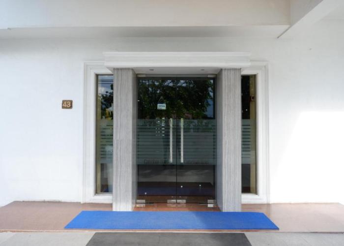 RedDoorz Plus @ Cameloan Hotel Palu