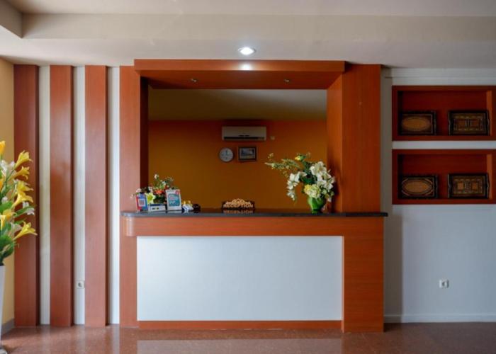 RedDoorz Plus @ Cameloan Hotel Palu