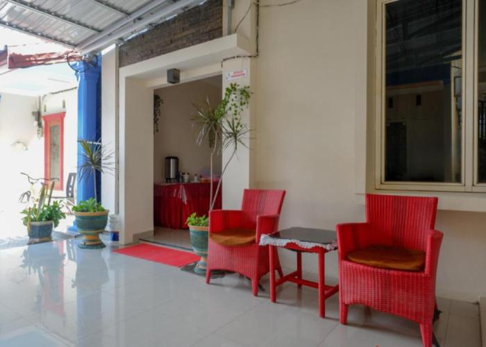 RedDoorz near Millenium Waterpark Palu