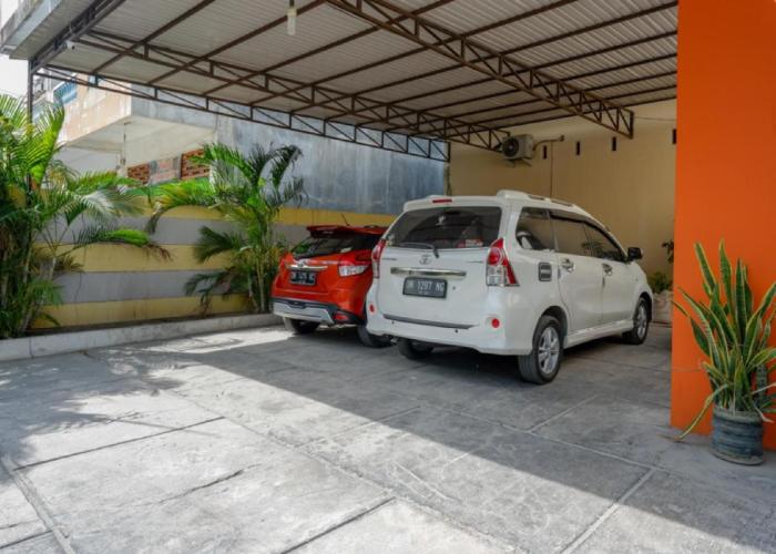RedDoorz near Millenium Waterpark Palu