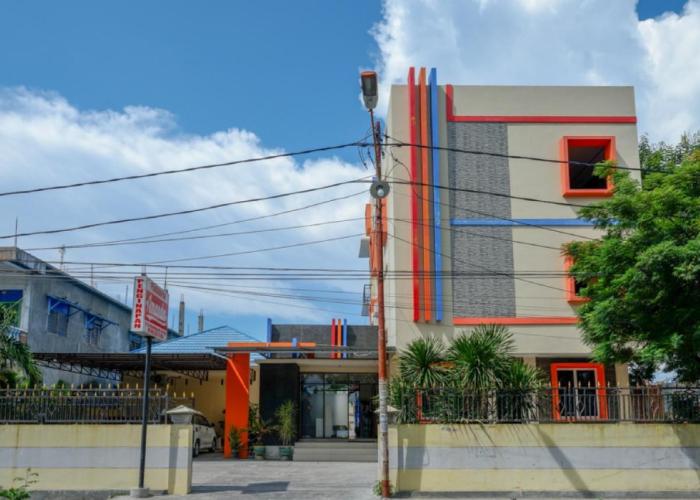 RedDoorz near Millenium Waterpark Palu