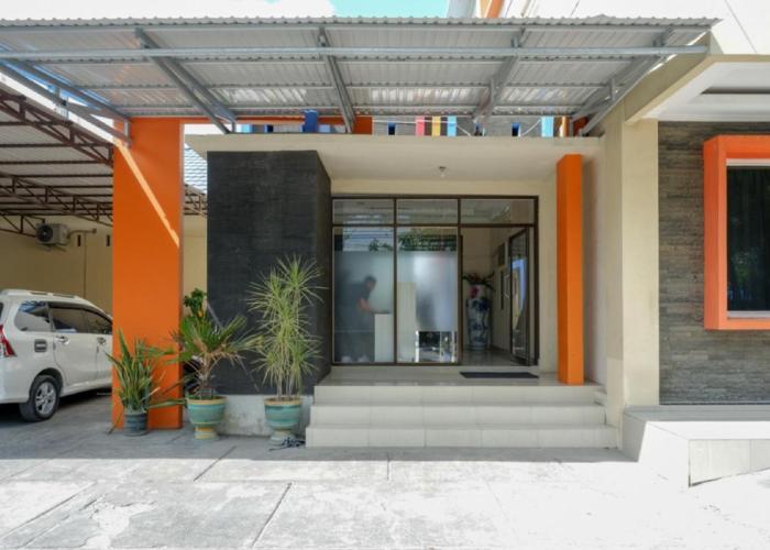 RedDoorz near Millenium Waterpark Palu