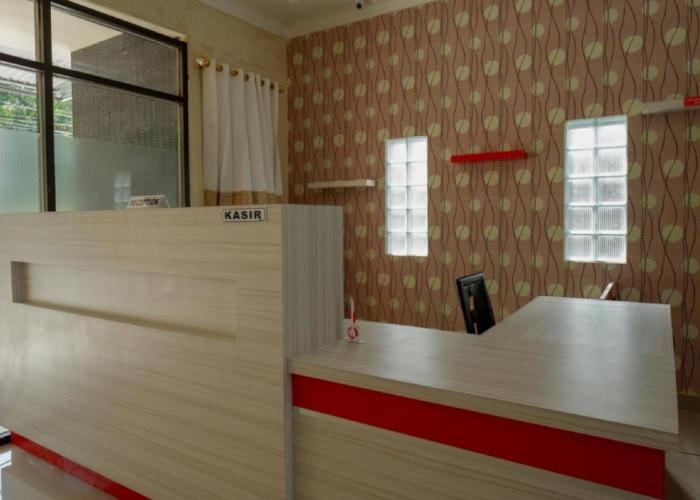 RedDoorz near Millenium Waterpark Palu