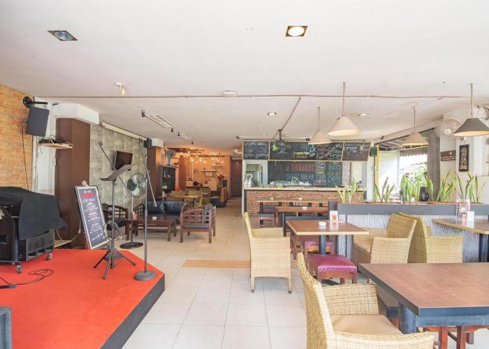 RedDoorz @ H. Agus Salim Street