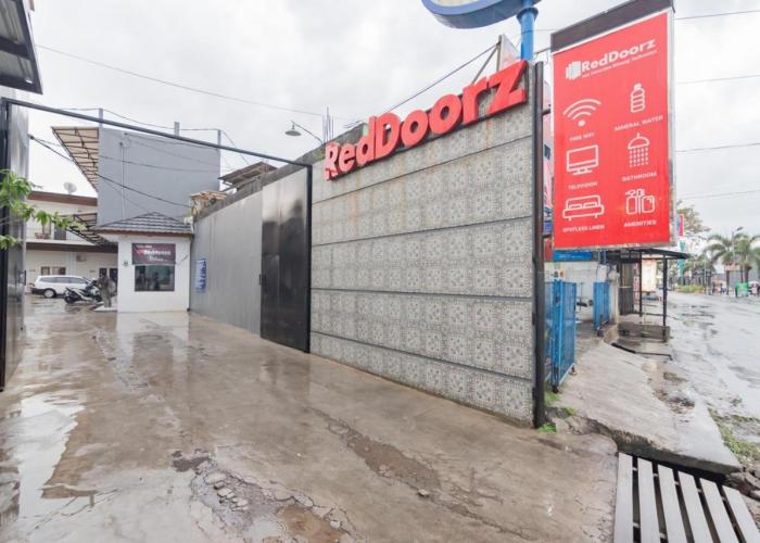 RedDoorz near Universitas Siliwangi Tasikmalaya
