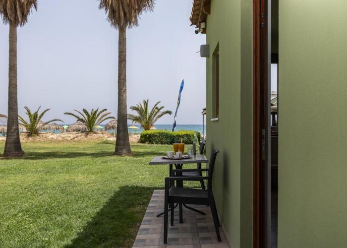 La Palma Apartments,a beachfront paradise!