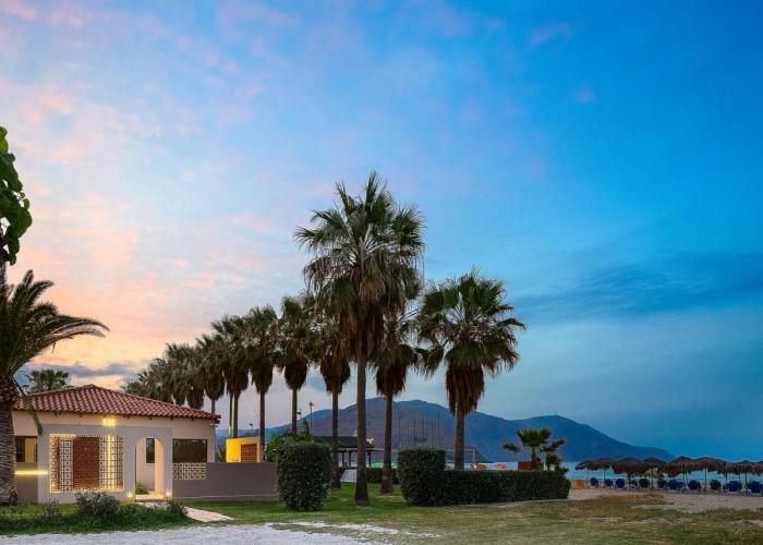 La Palma Apartments,a beachfront paradise!