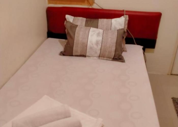 V.F. Riton Apartelle