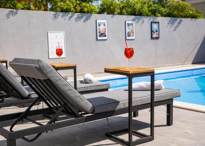 Pool and Breakfast Apartments Villa Maro