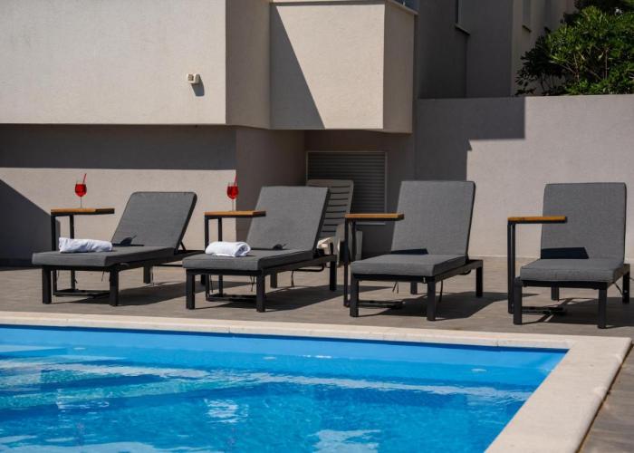 Pool and Breakfast Apartments Villa Maro