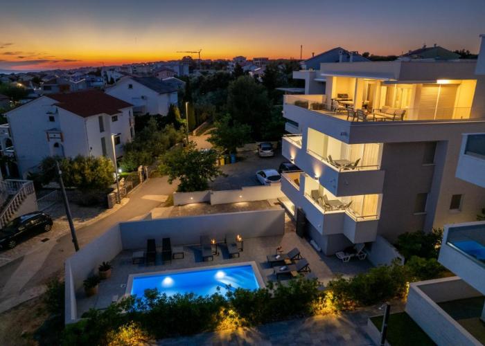 Pool and Breakfast Apartments Villa Maro
