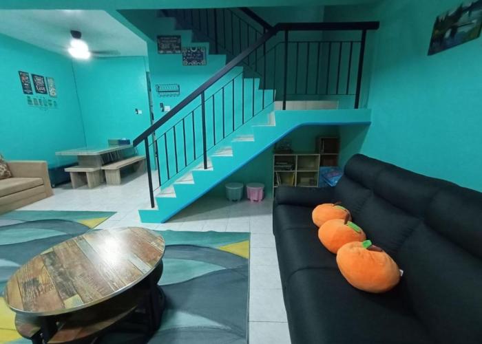 The Handz House II with WIFI - For family or same gender only