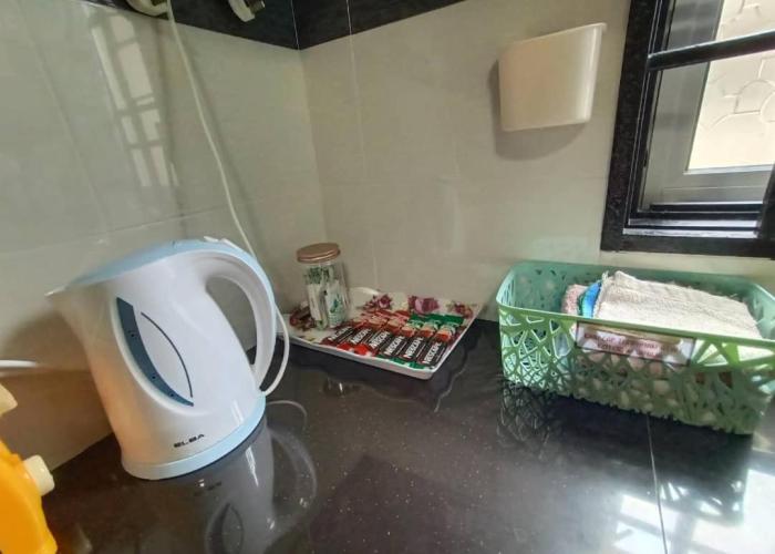 The Handz House II with WIFI - For family or same gender only