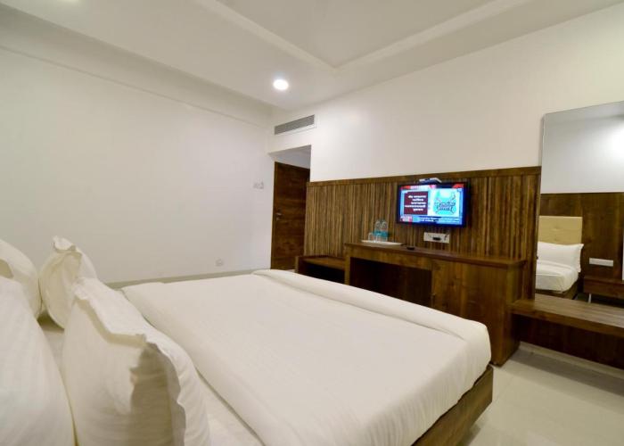 HOTEL DWARKA PARK