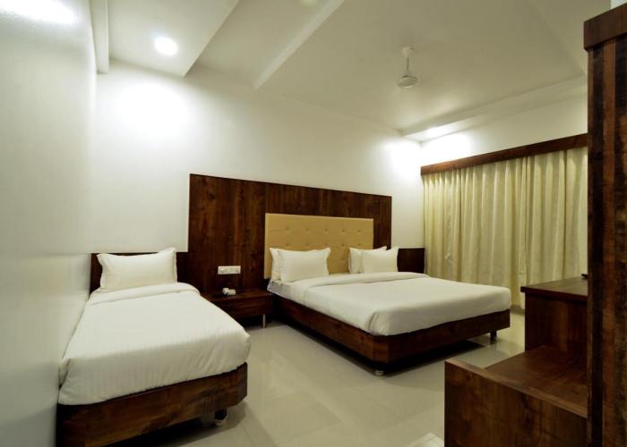 HOTEL DWARKA PARK