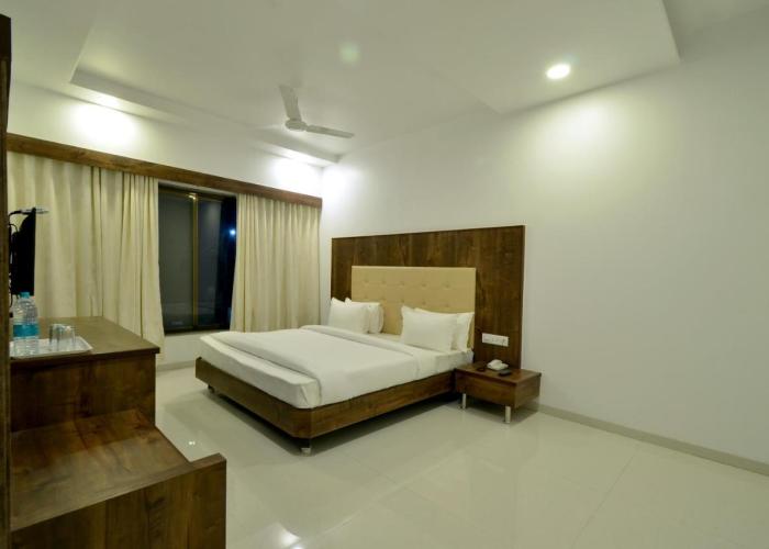 HOTEL DWARKA PARK