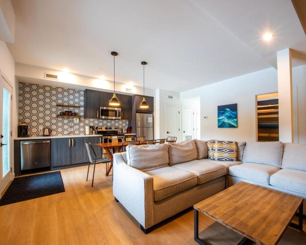 фото Basecamp Resorts Revelstoke