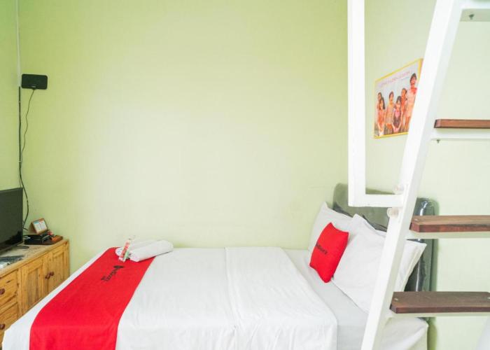 RedDoorz Syariah near Suncity Mall Sidoarjo
