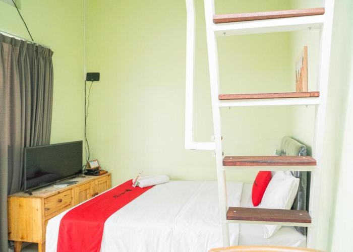 RedDoorz Syariah near Suncity Mall Sidoarjo