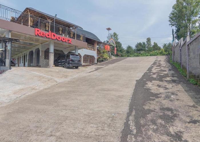 RedDoorz Resort Syariah @ Batu Apung Purwakarta