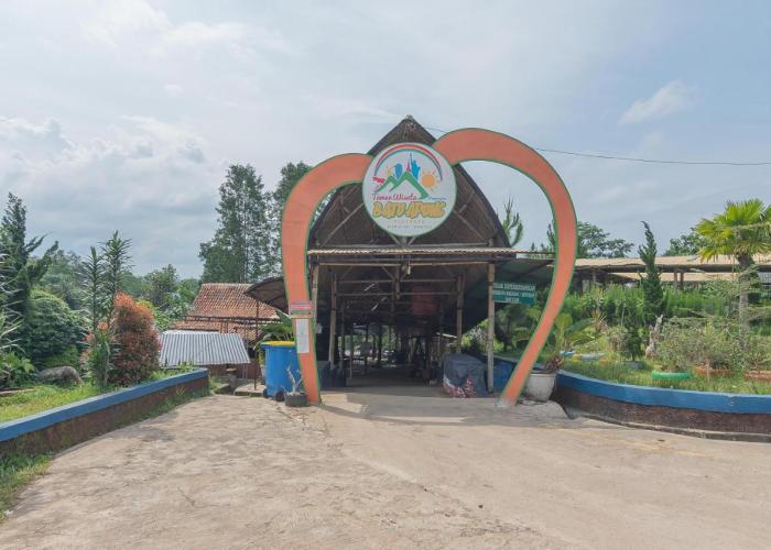 RedDoorz Resort Syariah @ Batu Apung Purwakarta