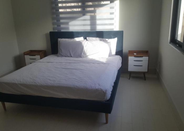 WATERFRONT FLAT 4 BEDROOM