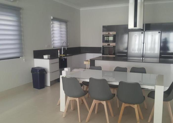 WATERFRONT FLAT 4 BEDROOM
